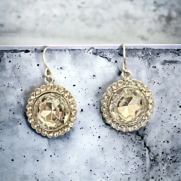 White Crystal Geo Drop Earrings Women’s Costume Jewelry - Picture 1 of 4